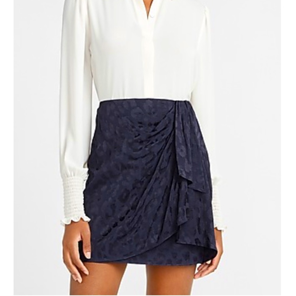 EXPRESS High Waisted Leopard Jacquard Mini Skirt - Size 6